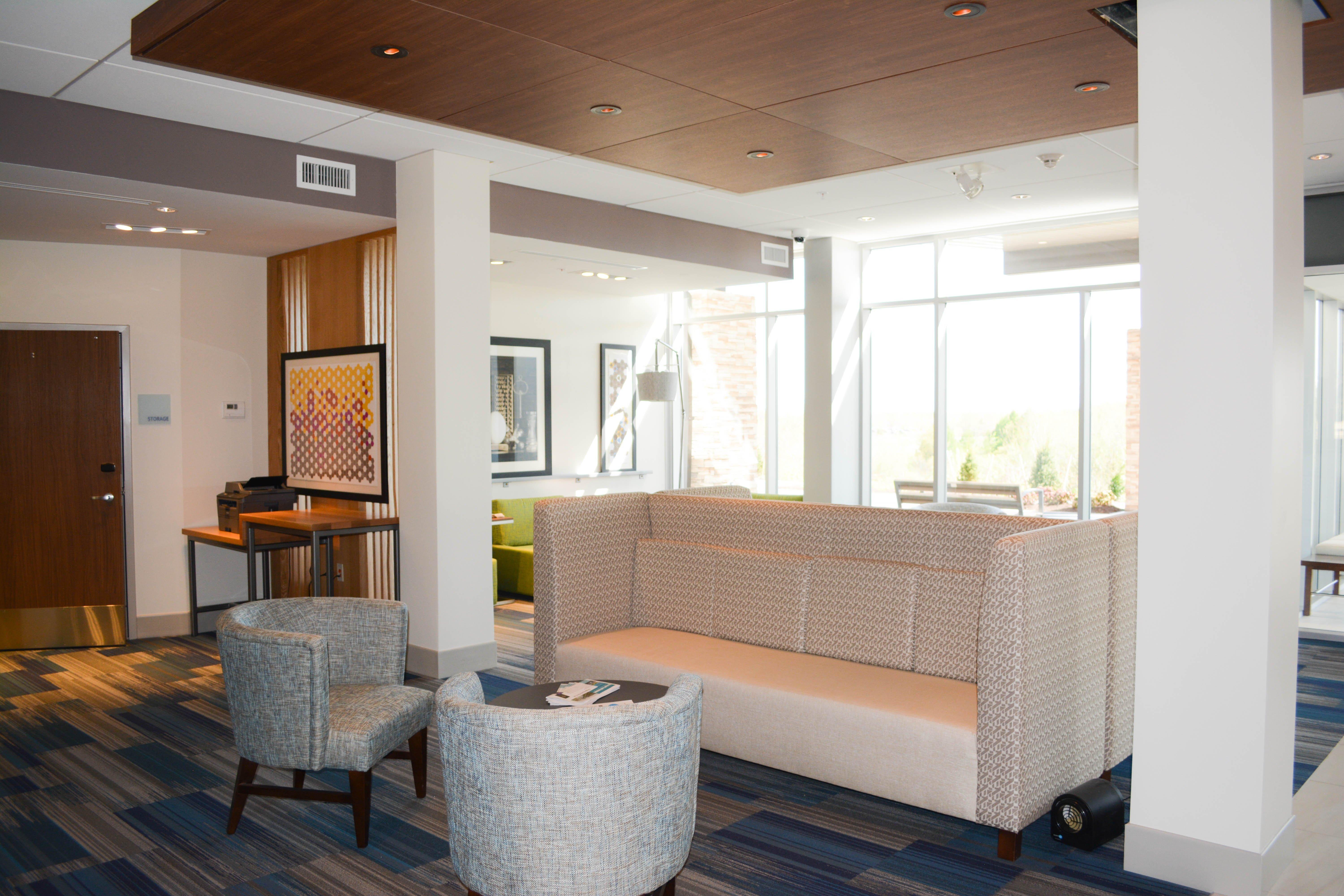 Express & By Ihg 2*