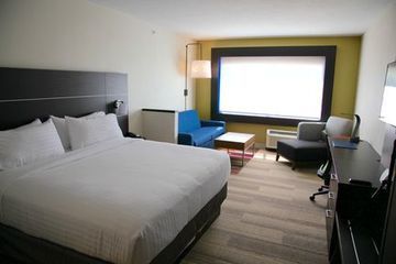 Express & By Ihg Oswego
